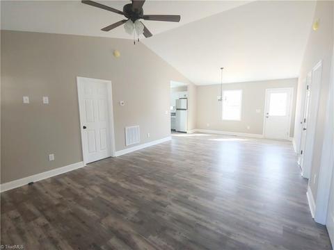 311 N 3rd Ave, Mayodan, NC 27027 photo 9