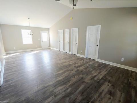 311 N 3rd Ave, Mayodan, NC 27027 photo 10