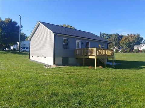 311 N 3rd Ave, Mayodan, NC 27027 photo 2