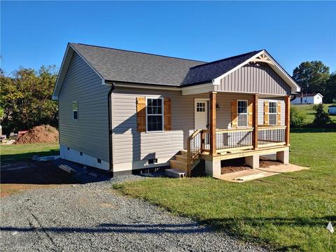 311 N 3rd Ave, Mayodan, NC 27027 photo 4
