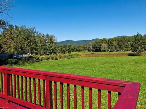 359 Holcomb Rd, Traphill, NC 28685 photo 3