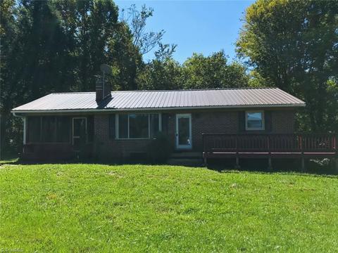359 Holcomb Rd, Traphill, NC 28685 photo 2