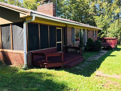 359 Holcomb Rd, Traphill, NC 28685 photo 1