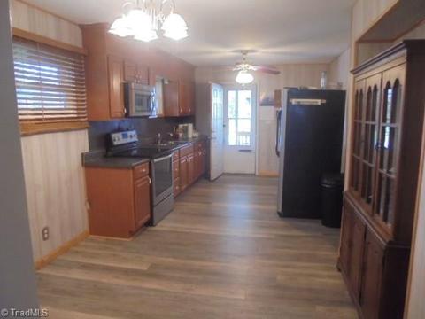 507 Manor Dr, High Point, NC 27260 photo 5