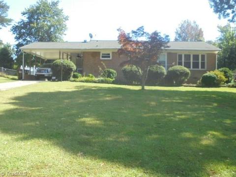 507 Manor Dr, High Point, NC 27260 photo 2