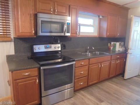 507 Manor Dr, High Point, NC 27260 photo 6
