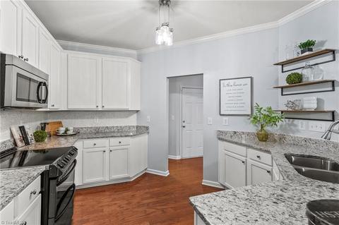 2432 Alderbrook Dr, High Point, NC 27265 photo 16
