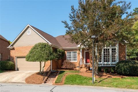 915 Flicker Ln, High Point, NC 27262 photo 1