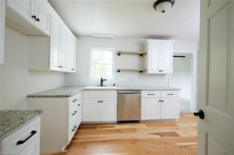 1305 Ashley Ave, High Point, NC 27262 photo 4
