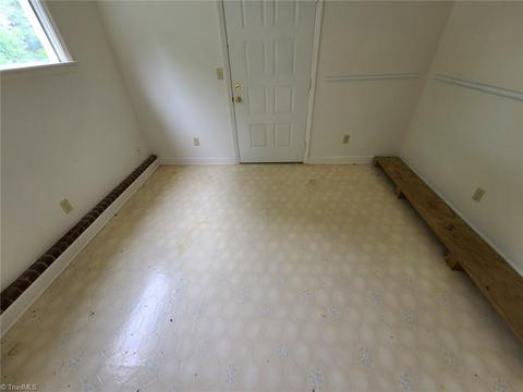 649 Valley Dr, Eden, NC 27288 photo 8