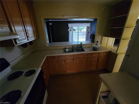 649 Valley Dr, Eden, NC 27288 photo 10