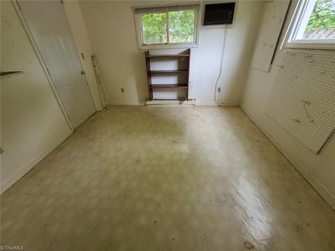 649 Valley Dr, Eden, NC 27288 photo 7