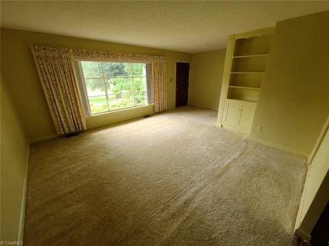 649 Valley Dr, Eden, NC 27288 photo 4
