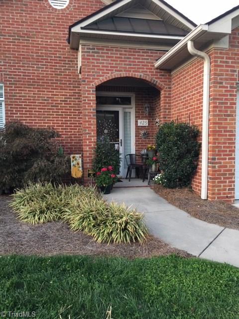 425 Northbridge Dr, High Point, NC 27265 photo 2