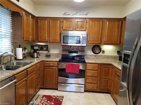 1804 Rivertrace Pt, High Point, NC 27265 photo 4