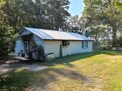 149 Robys Rd, King, NC 27021 photo 1