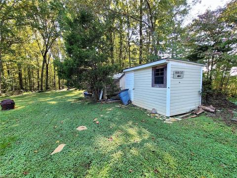 149 Robys Rd, King, NC 27021 photo 3