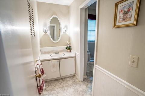 2215 Dover Pl, High Point, NC 27265 photo 16