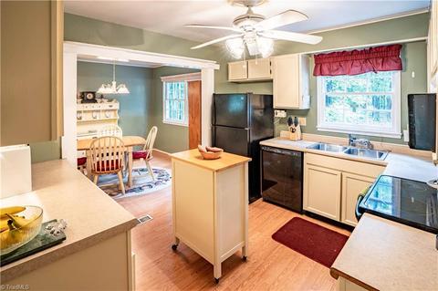 2215 Dover Pl, High Point, NC 27265 photo 9