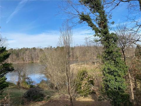 1907 Candelar Dr, High Point, NC 27265 photo 3