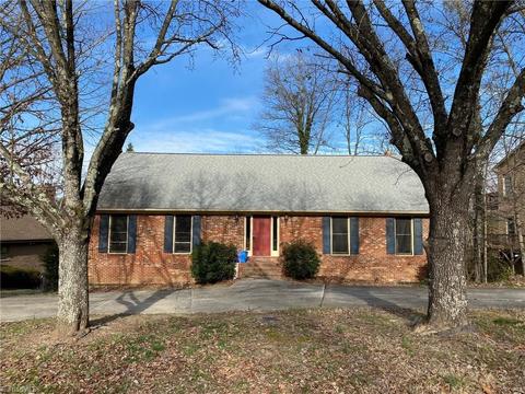 1907 Candelar Dr, High Point, NC 27265 photo 1