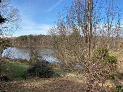 1907 Candelar Dr, High Point, NC 27265 photo 2