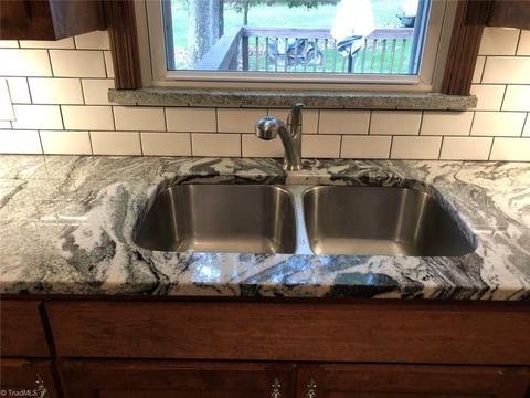524 E Devon Dr, Mount Airy, NC 27030 photo 8
