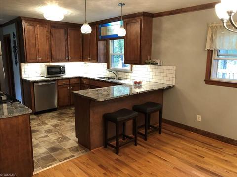 524 E Devon Dr, Mount Airy, NC 27030 photo 10