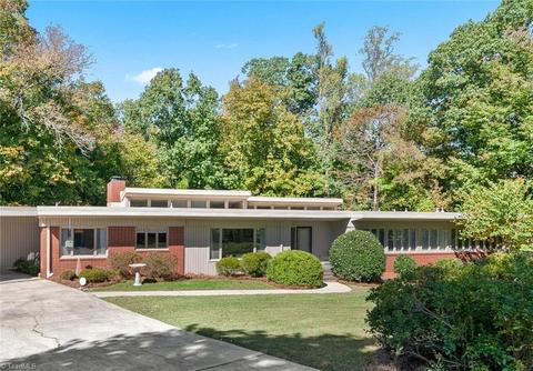 1509 Overbrook Ct, High Point, NC 27262 photo 1