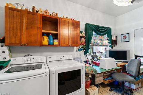 1509 Overbrook Ct, High Point, NC 27262 photo 12