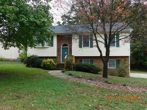 4004 Loch Mere Rd, High Point, NC 27265 photo 2