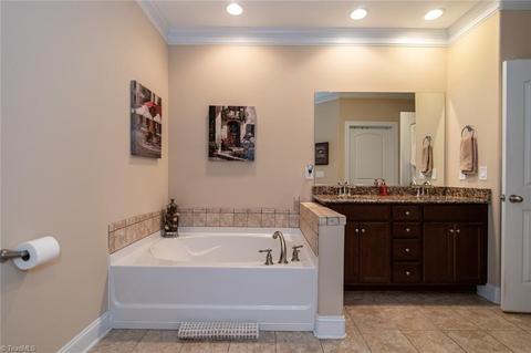660 Nikyle Cir, High Point, NC 27265 photo 17