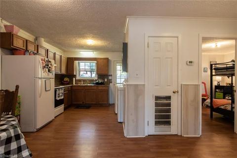 206-208 Pine St, Thomasville, NC 27360 photo 16