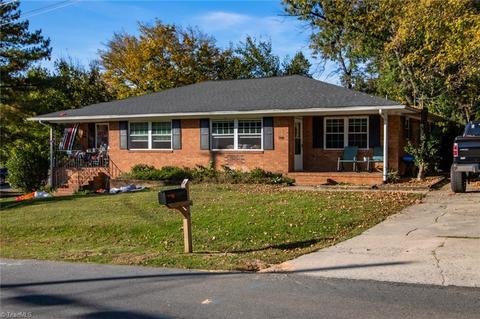 206-208 Pine St, Thomasville, NC 27360 photo 1