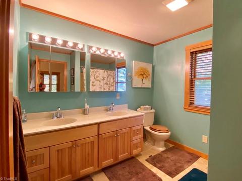 315 Old Forge Rd, Pilot Mountain, NC 27041 photo 18