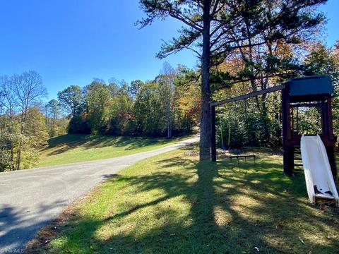315 Old Forge Rd, Pilot Mountain, NC 27041 photo 33