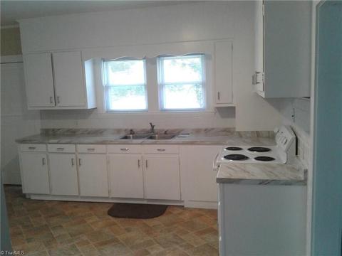 830 Circle Dr, High Point, NC 27262 photo 3