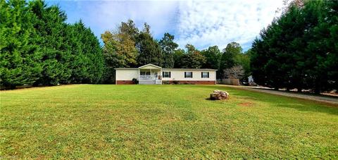 2918 Eagle Point Dr, Trinity, NC 27370 photo 1