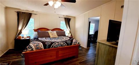 2918 Eagle Point Dr, Trinity, NC 27370 photo 4