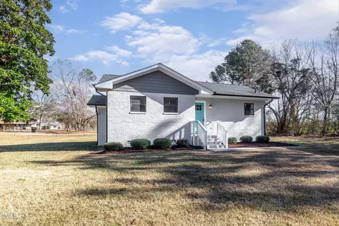 201 Temple St, Four Oaks, NC 27524