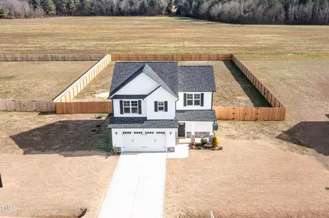32 Sanford Ln, Dunn, NC 28334