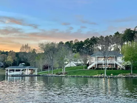 592 Quail Roost Dr, Semora, NC 27343