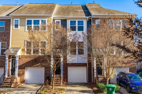 3002 Summerhouse Rd, Cary, NC 27519