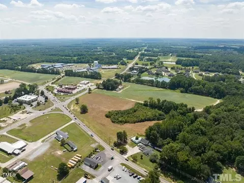 13499 Nc-210, Benson, NC 27504 photo 5