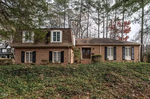 609 Queensferry Rd, Cary, NC 27511