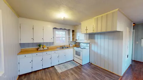 201 W Wilson St, Micro, NC 27555 photo 8