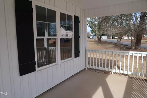 207 N Farmer Dr, Benson, NC 27504 photo 3