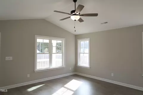 207 N Farmer Dr, Benson, NC 27504 photo 5