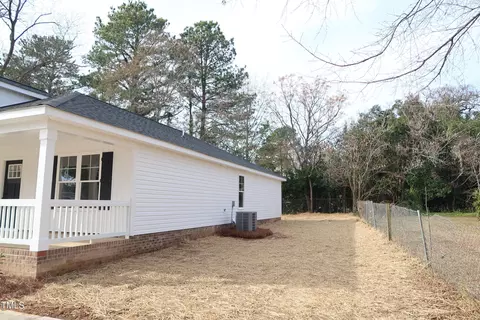 207 N Farmer Dr, Benson, NC 27504 photo 28