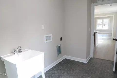 207 N Farmer Dr, Benson, NC 27504 photo 21
